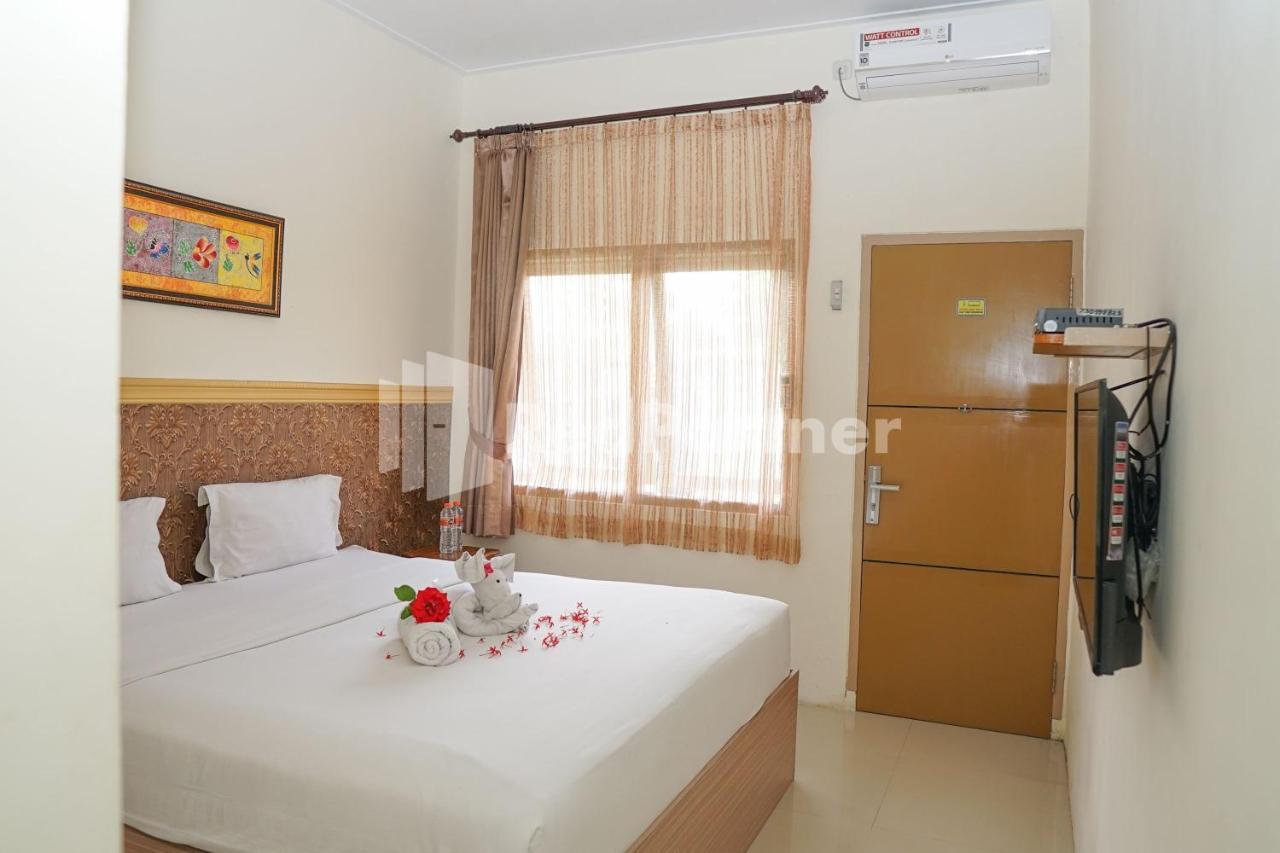 Adisa Homestay Near Saiful Anwar Malang Eksteriør bilde